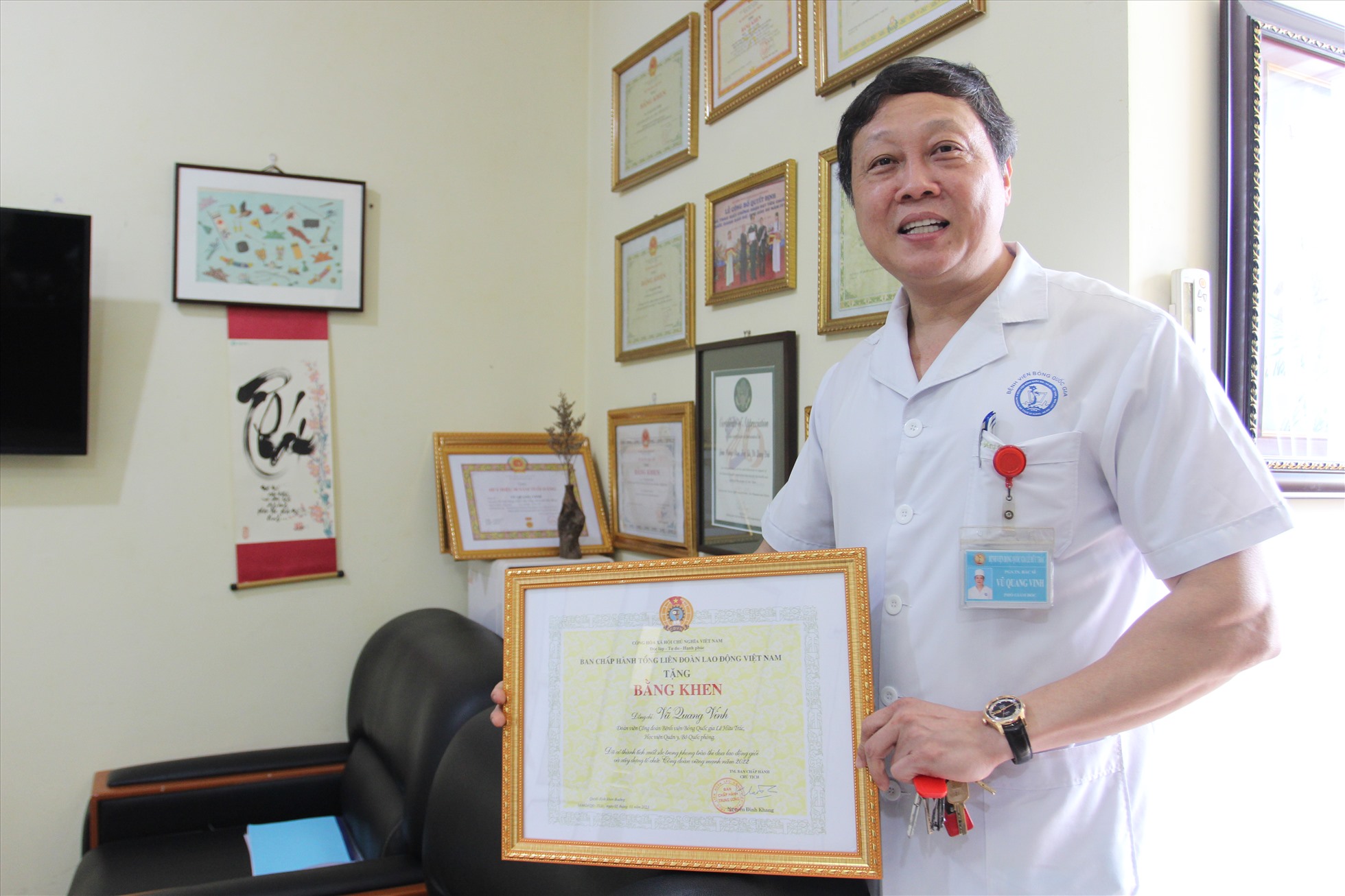 Vinh quang Việt Nam 2023: Bác sĩ “Vinh bỏng” - bàn tay vàng trong làng phẫu thuật